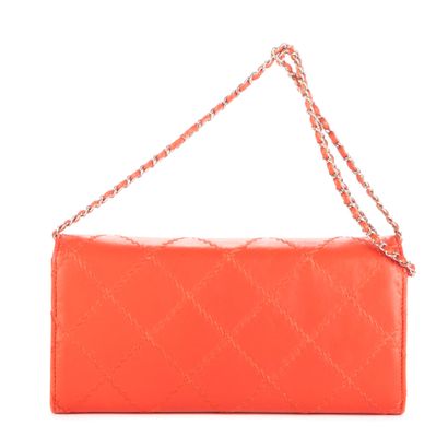 CHANEL
Petit sac matelassé en cuir d'agneau...