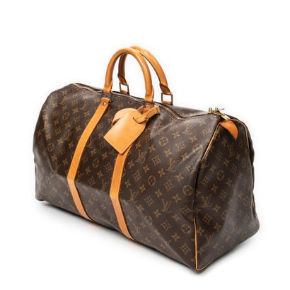 LOUIS VUITTON 
Sac modèle 