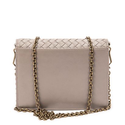 BOTTEGA VENETA
Sac pochette en cuir de veau...