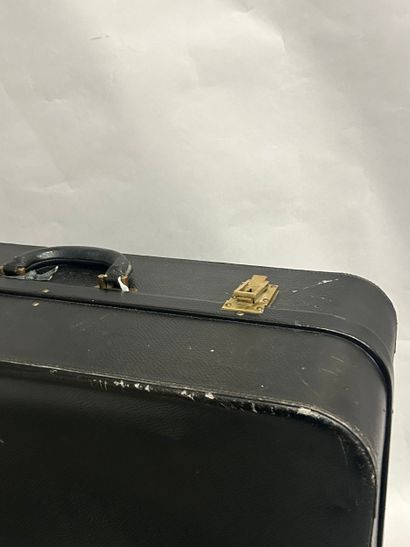 HERMES Parise
VALISE en cuir noir et intérieur...