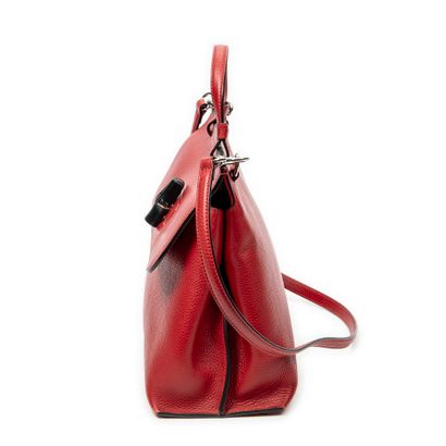 GUCCI
Sac de forme trapèze en cuir grainé...