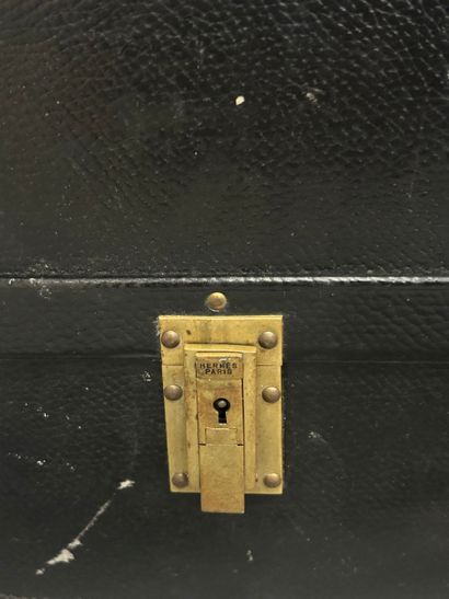 HERMES Parise
VALISE en cuir noir et intérieur...