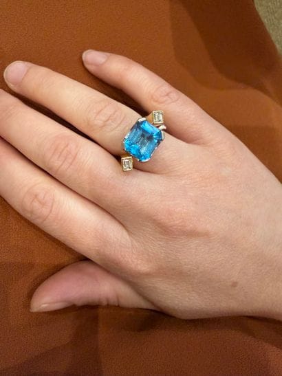 Bague moderniste en or jaune 18k 750°/°°...