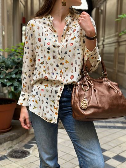 ALEXANDER MC QUEEN
Chemise en soie sur fond...
