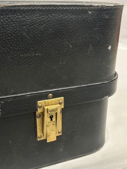 HERMES Parise
VALISE en cuir noir et intérieur...