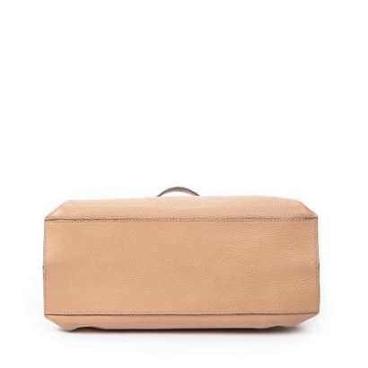 GUCCI
Sac de forme trapèze en cuir grainé...