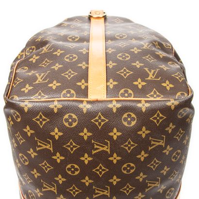 LOUIS VUITTON 
Keepall