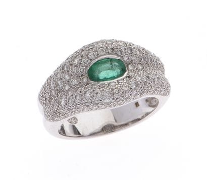 Bague
en or blanc 18k 750°/°° formée de deux...