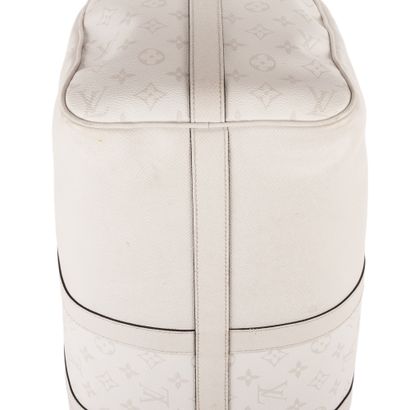 LOUIS VUITTON
Sac modèle 