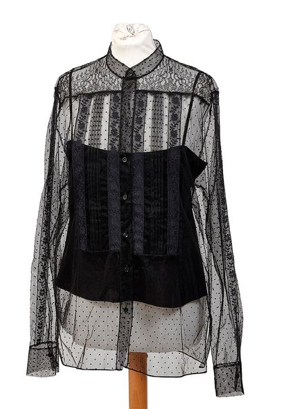 Christian DIOR
Blouse chemisier en tulle...