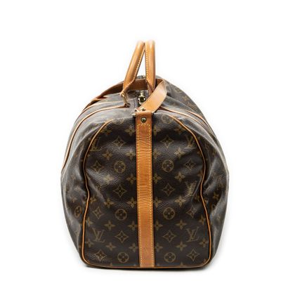 LOUIS VUITTON 
Sac modèle 