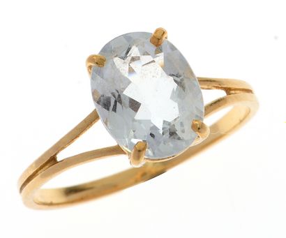 Bague 
en or jaune 18k 750°/°° ornée d'une...