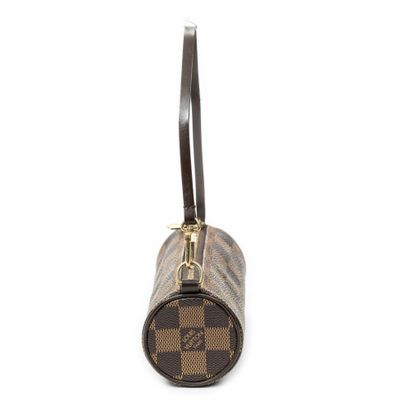 LOUIS VUITTON
Pochette modèle 