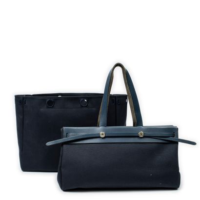HERMES Paris 
Sac modèle «Herbag 2 en 1»...