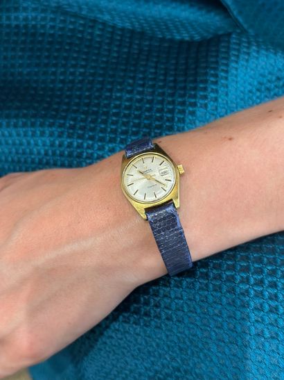 OMEGA
Gilt steel ladies' watch, round case,...