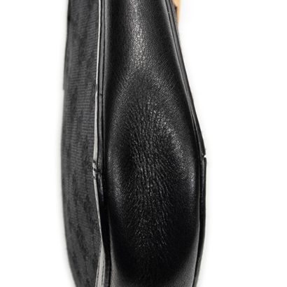 GUCCI
Sac Hobo en toile guccissima et cuir...