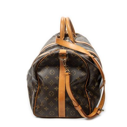 LOUIS VUITTON 
Sac modèle 