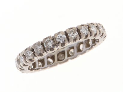 Alliance américaine 
en or gris 18k 750°/°°...