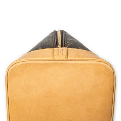 LOUIS VUITTON
Sac modèle 