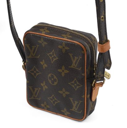 LOUIS VUITTON 
Petite sacoche modèle 