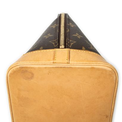 LOUIS VUITTON
Sac modèle 