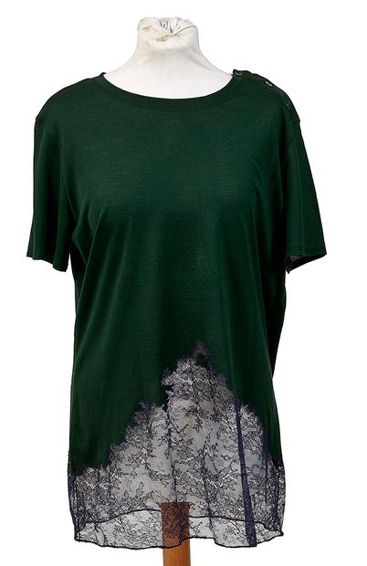 NINA RICCI
Haut long en coton vert se finissant...