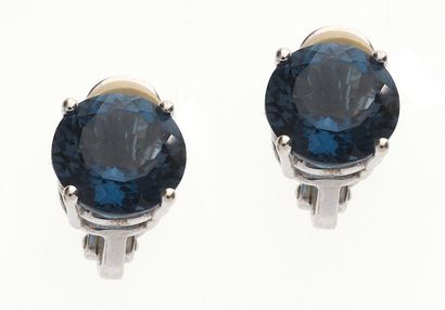 Paire de clips d'oreilles 
en or blanc 18k...