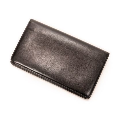 CHANEL
Portefeuille en cuir caviar noir,...
