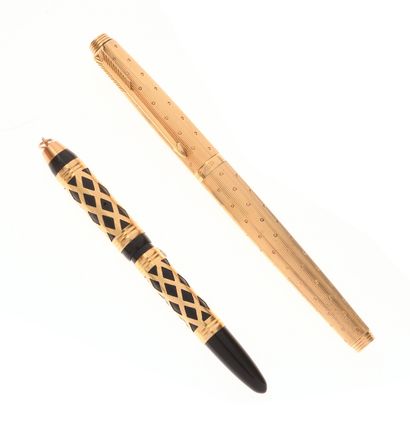 PARKER & UNIC
Set of two gold-plated fountain...
