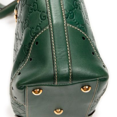 GUCCI
Sac seau modèle 