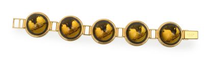 LALIQUE 
Bracelet en métal doré et cabochon...