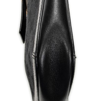 GUCCI
Sac Hobo en toile guccissima et cuir...