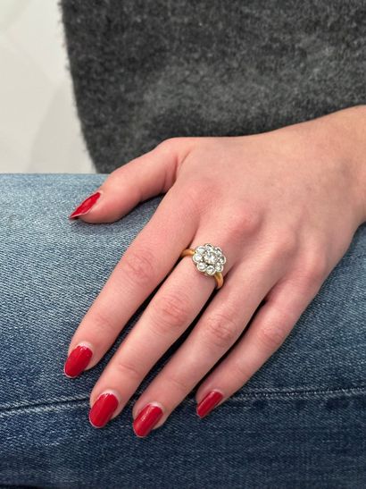 Bague «Fleur» 
en or jaune 18K 750°/°° sertie...