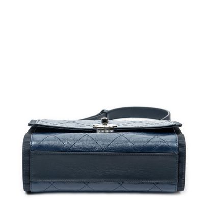 CHANEL
Sac classique single flap en cuir...