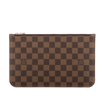 LOUIS VUITTON made in Spain
Pochette modèle...
