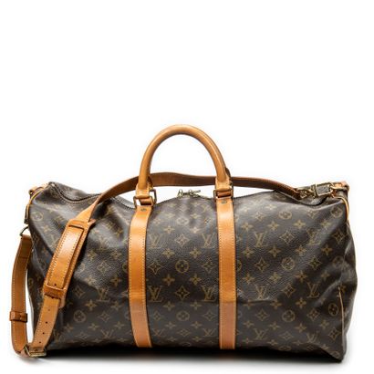 LOUIS VUITTON 
Sac modèle 