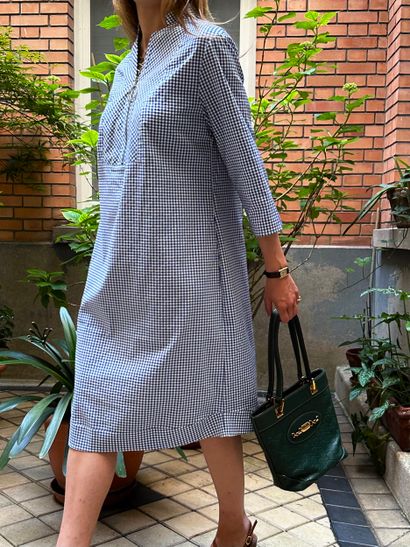 MAYA NEGRI
Robe en coton Vichy bleu, fermeture...