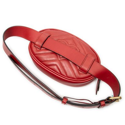 GUCCI
Sac ceinture modèle 
