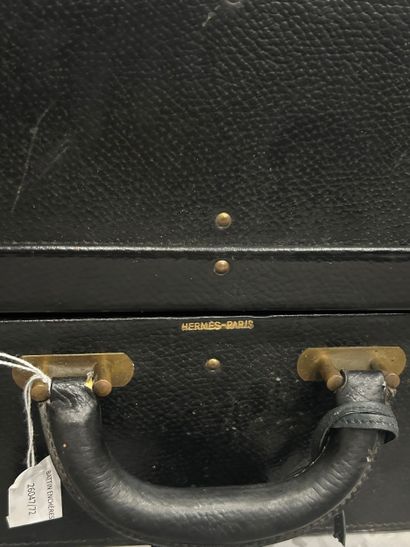 HERMES Parise
VALISE en cuir noir et intérieur...