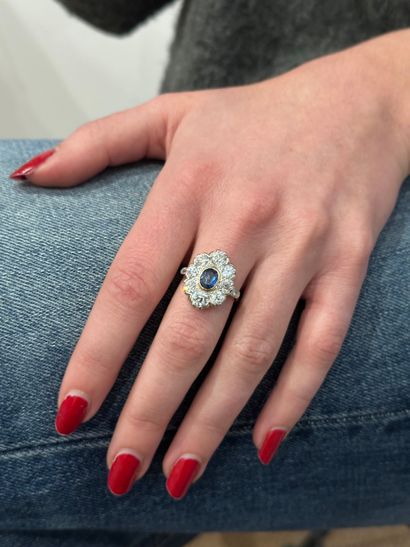 Bague Marguerite 
en or jaune 750/°° sertie...