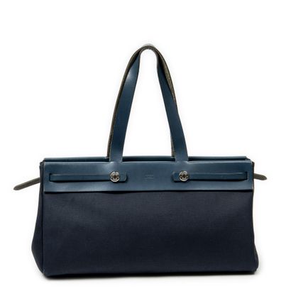 HERMES Paris 
Sac modèle «Herbag 2 en 1»...