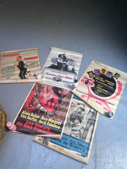Ensemble d'affiches imprimées sur plastique...