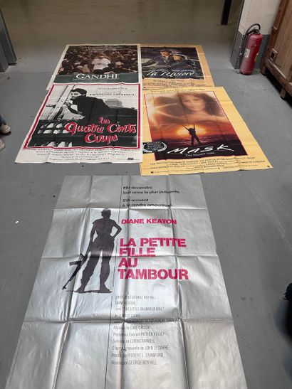 Cinq affiches de films dramatiques américains...