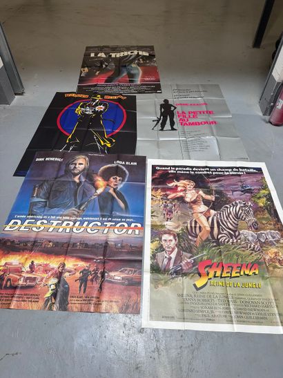Ensemble de cinq affiches de cinéma d'action...