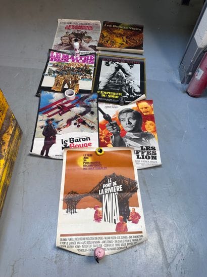Ensemble d'affiches de films de guerre comprenant...