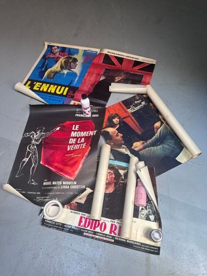 Ensemble d'affiches (certaines plastifiées)...