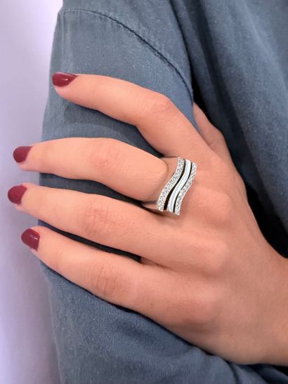 Two undulating rings
in 18K white gold 750/°°,...