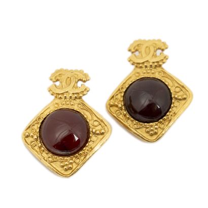 CHANEL GRIPOIX
Pair of clip-on earrings in...
