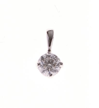 Pendant 
in 18k white gold 750°/°° centered...