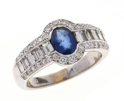 Band ring
in 18k white gold 750°/°°, centered...
